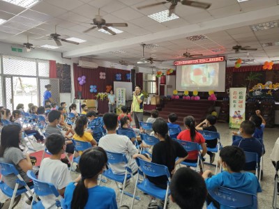 6月7日太巴塱國小誠信品格教育，由花蓮林區管理處政風室主任盧韋宏解說。