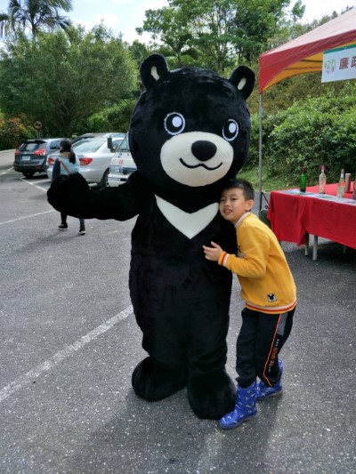 神秘嘉賓「臺灣黑熊」驚喜串場，讓遊客驚呼連連