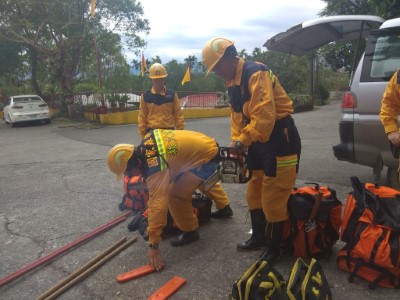 國家森林救火隊操作救災器械鏈鋸情形