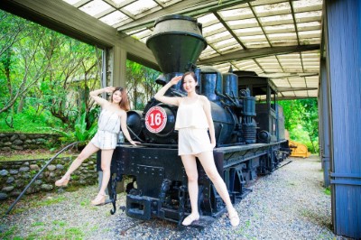 池南國家森林遊樂區蒸氣機關車復古味，連網紅也來取景。