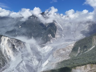 114年10月3日上午空拍堰塞湖區，初判無異常變化。