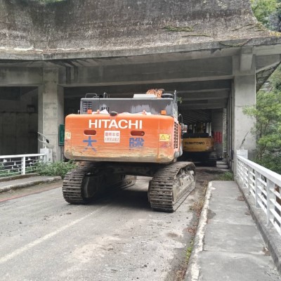 114年10月24日燕子口堰塞湖施工機具進場