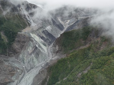 114年11月11日（昨日傍晚拍攝）馬太鞍溪堰塞湖，壩體沿線無新的堵塞